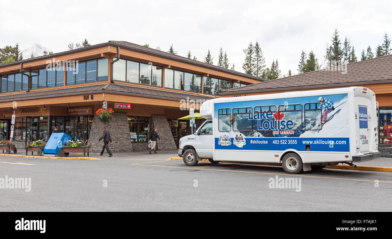 A tour bus waiting at the Samson Shopping Mall at Lake Louise town