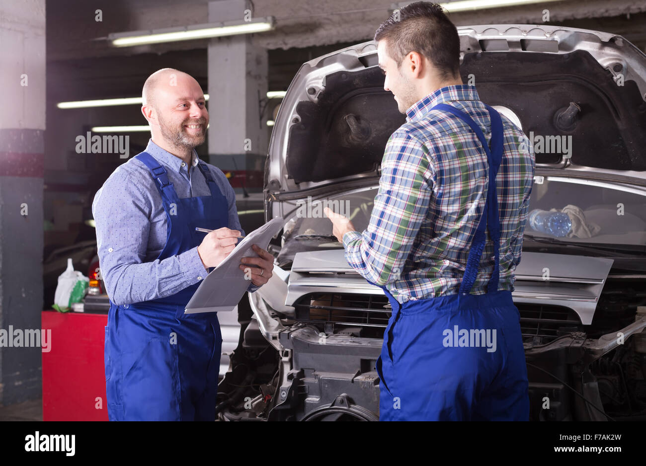 Professional appraisal of damage for repairing car at auto station