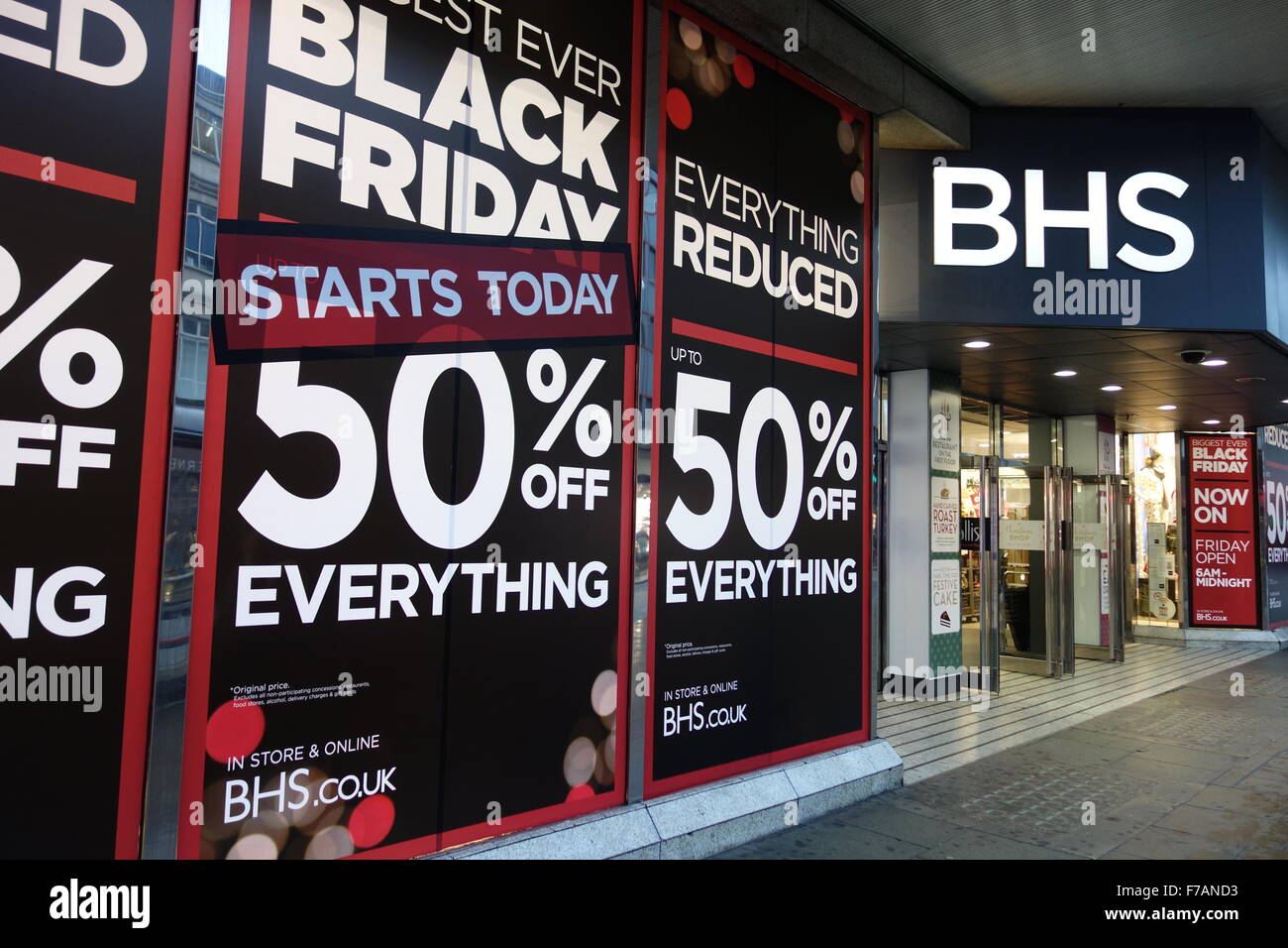 London, UK. 27th November, 2015. Quiet Black Friday on Oxford Street Credit:  CAMimage/Alamy Live News Stock Photo