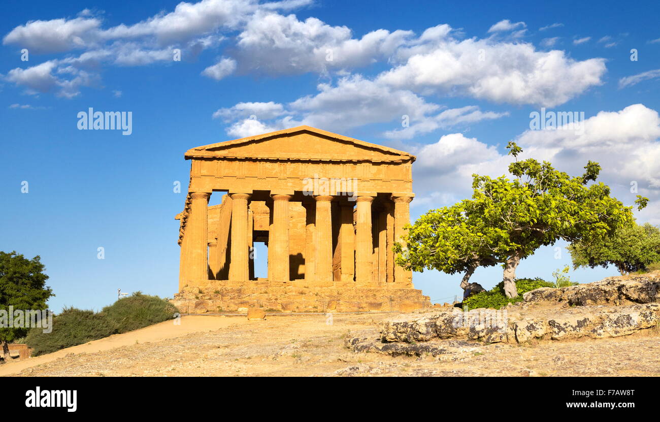 Agrigento - Temple of Concordia, Valley of Temples (Valle dei Templi), Agrigento (Girgenti), Sicily Island, Italy UNESCO Stock Photo
