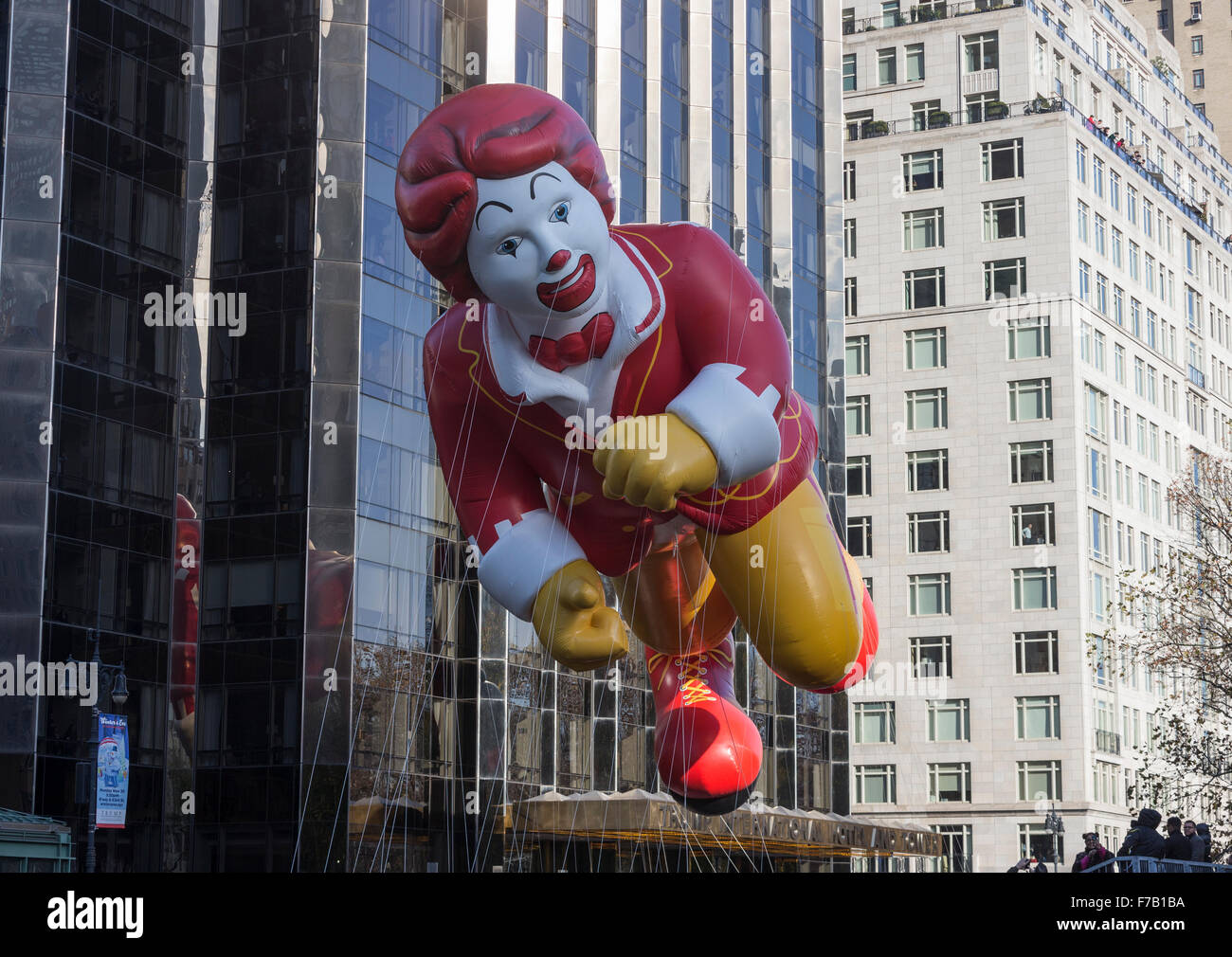 En ce moment distribution de Ballons... - McDonald's Auchel