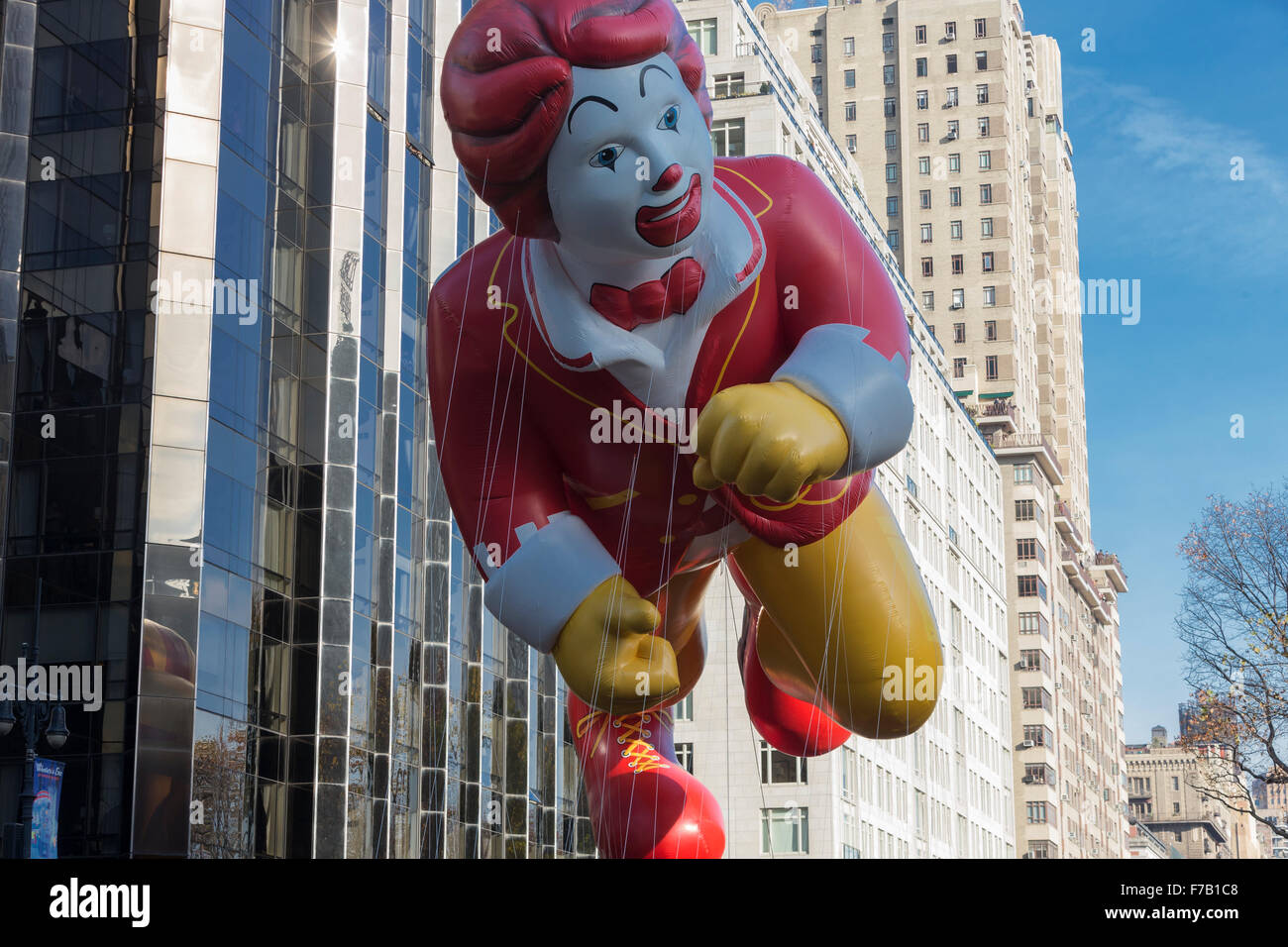 Ronald mcdonald balloon hi-res stock photography and images - Alamy