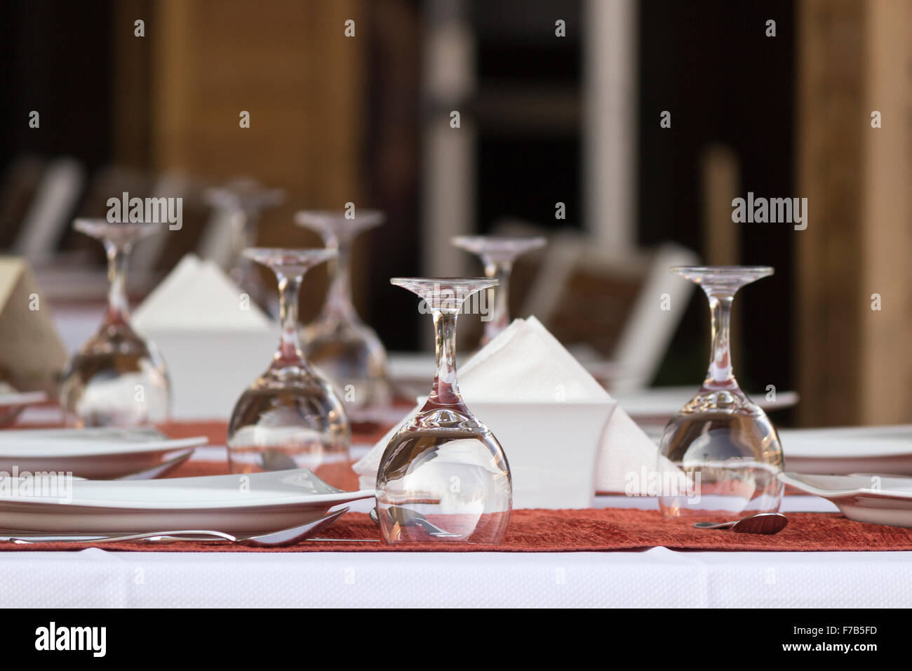 Empty glasses on a dining table hi-res stock photography and images - Alamy