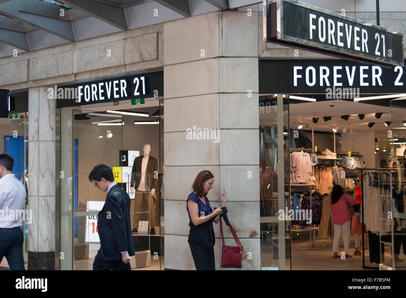 Forever 21 retail clothing store in Pitt street,Sydney,Australia Stock