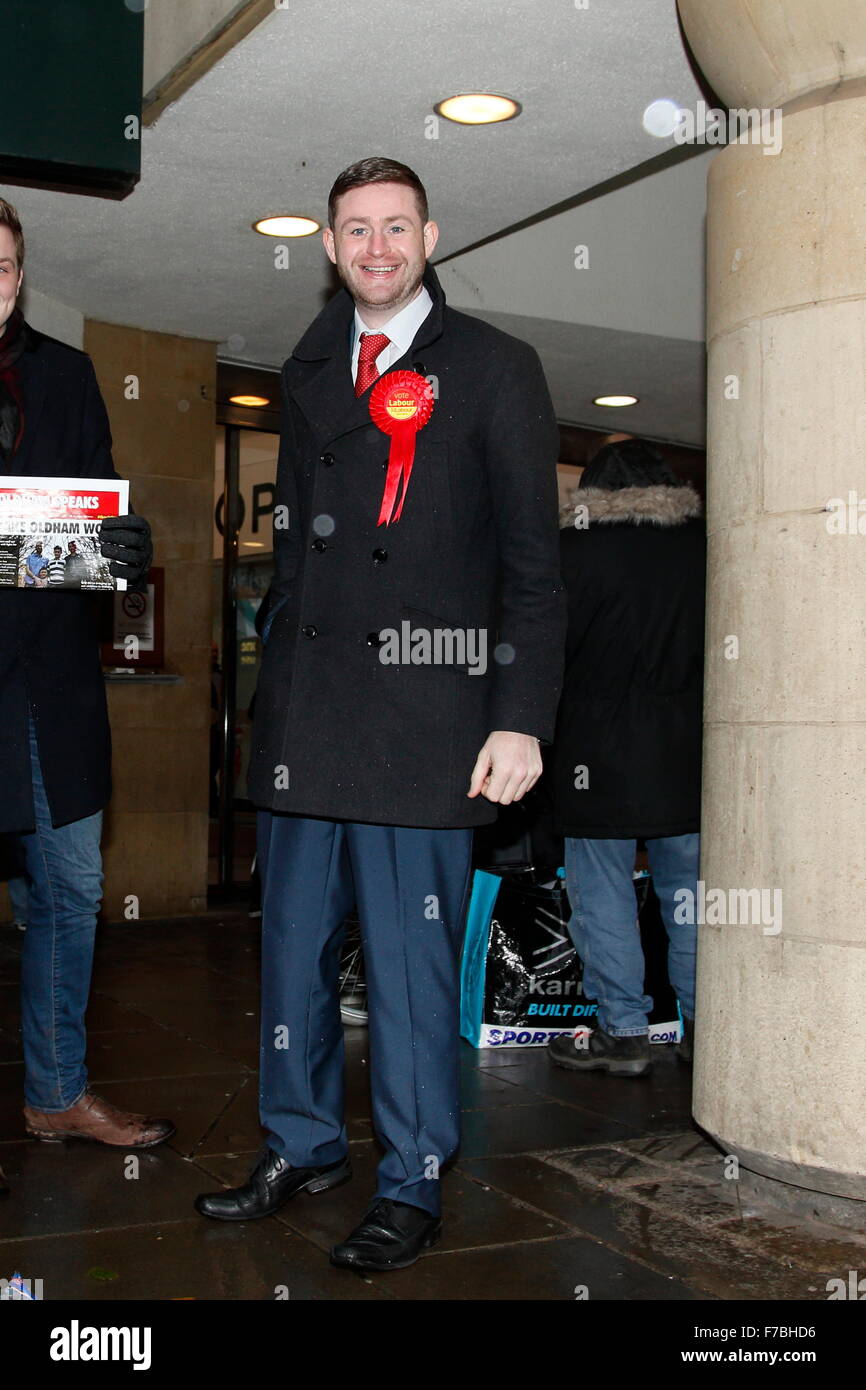 Oldham, UK, 28th November 2015. Jim McMahon, the Labour Party candidate in the parliamentary by-election for the Oldham West and Royton constituency, visits the Town Square shopping centre in Oldham town centre. Credit:  James Grady/Alamy Live News Stock Photo