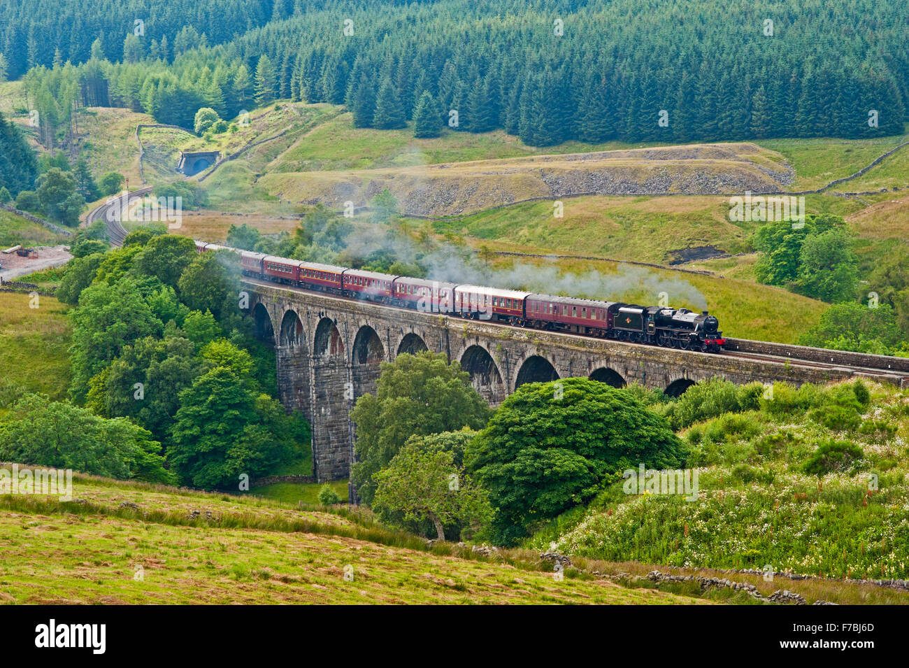 Steam Train on Dent Head Viaduct, Settle to Carlisle Railway Stock Photo