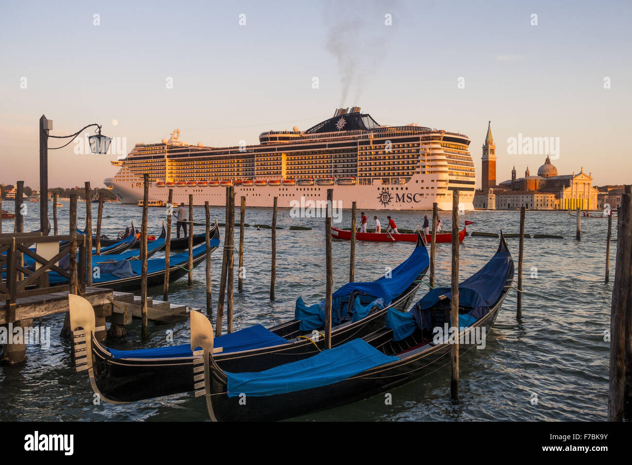 Venice cruise ship hi-res stock photography and images - Alamy