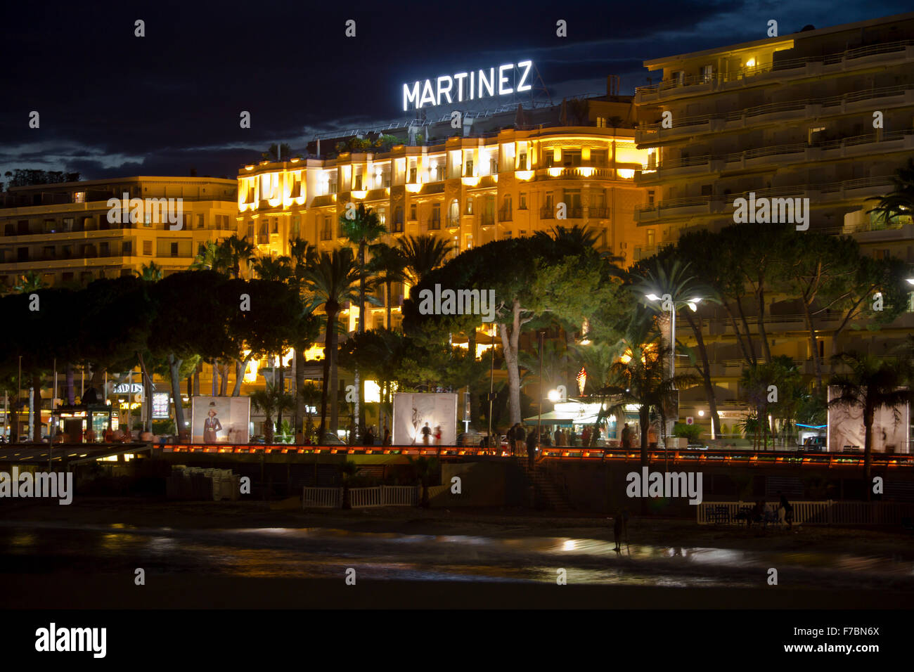 The beach promenade of Cannes at night Stock Photo Alamy