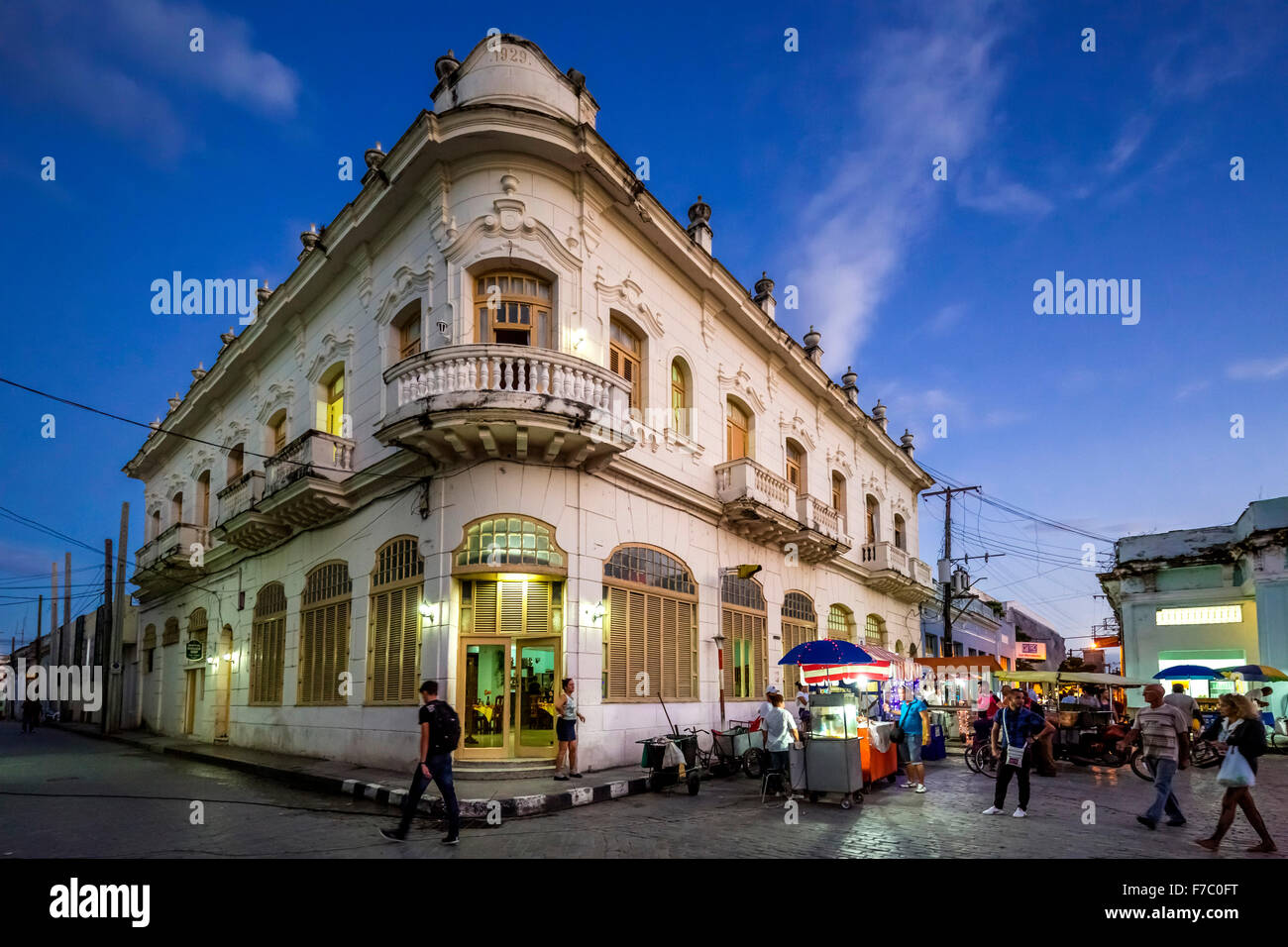 Hotel, Hostal Vista Park, Street Life in the center of Santa Clara at  Parque de Santa Clara, Santa Clara, Cuba, Villa Clara Stock Photo - Alamy