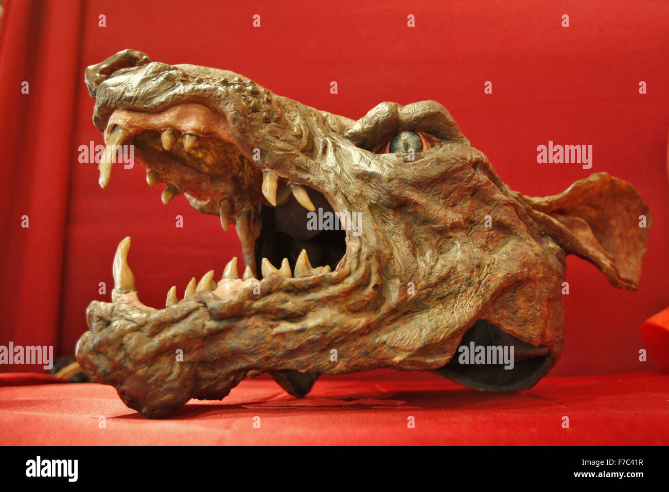 Kiev, Ukraine. 28th Nov, 2015. A monster mask, during the festival of horrors ''Necronomicon'', in Kiev, Ukraine, 28 November, 2015. The festival brings together fans of cosplay, fantasy and mystical heroes, and video gamers. © Serg Glovny/ZUMA Wire/Alamy Live News Stock Photo