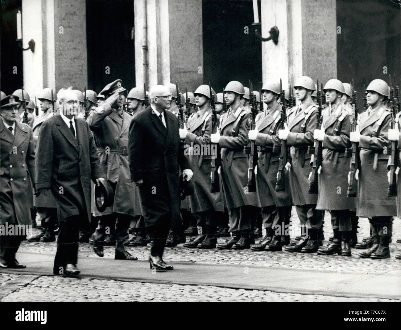 1979 - Singer Uhro Kekkonen President of the Republic of Finland, is in Rome for a three days official visit. Picture Shows: President Kekkonen (right) and President Giusep pe Saragth passing in front of the guards. Urho Kekkonen © Keystone Pictures USA/ZUMAPRESS.com/Alamy Live News Stock Photo