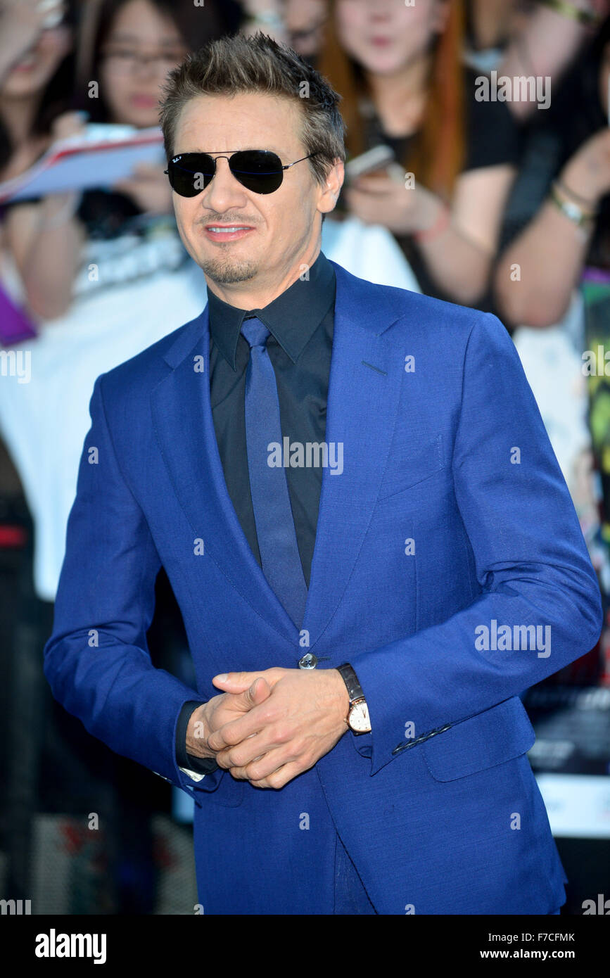 jeremy renner at the