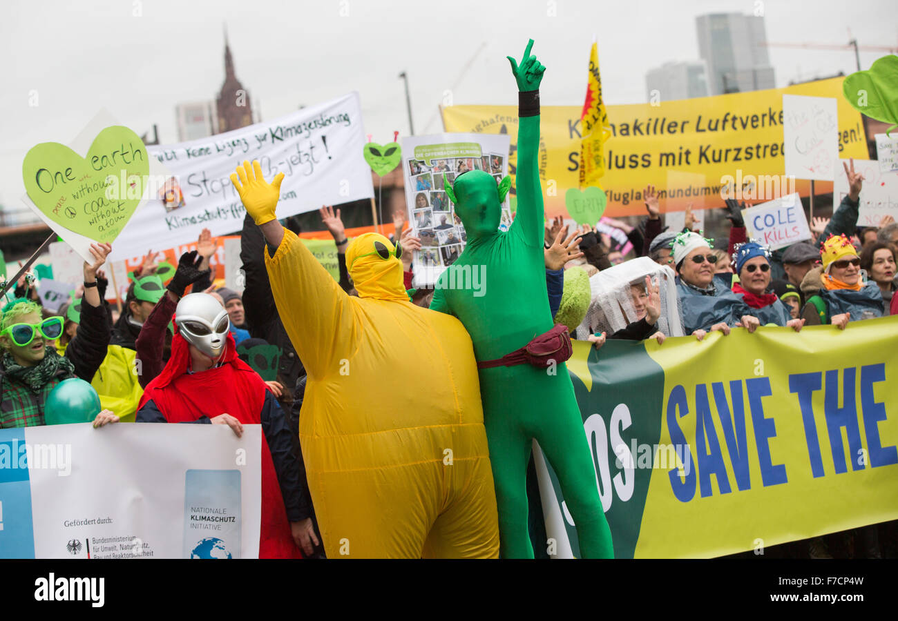 Frankfurt, Germany. 29th Nov, 2015. Climate activists hold up banners and signs during a rally on occasion of the United Nations Climate Change Conference in Paris, France, in front of the skyline of Frankfurt am Main, Germany, 29 November 2015. Credit:  dpa picture alliance/Alamy Live News Stock Photo