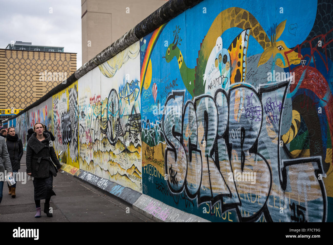 Tourist walk along the Berlin Wall's East Side Gallery Stock Photo