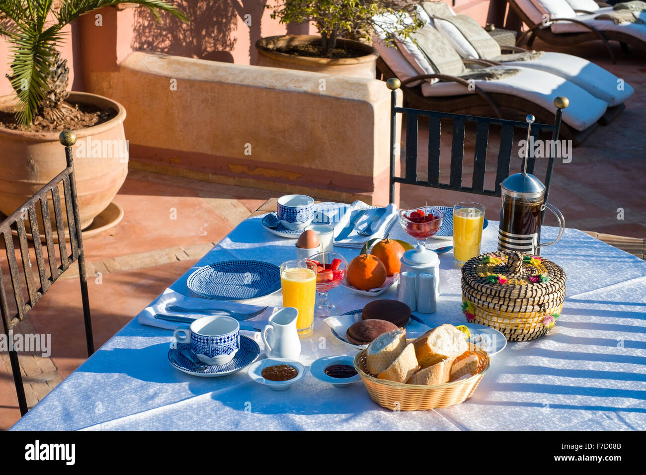 Breakfast served 'al fresco' in Riad in Marrakech, Morocco Stock Photo