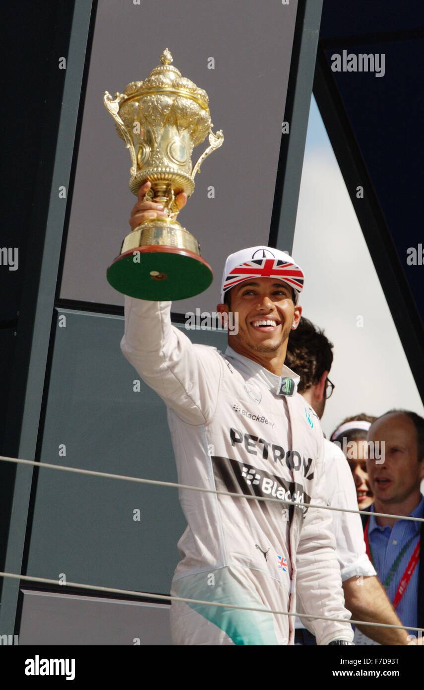 Lewis Hamilton celebrates winning the 2014 British F1 Grand Prix at  Silverstone by lifting the special Silverstone trophy Stock Photo - Alamy
