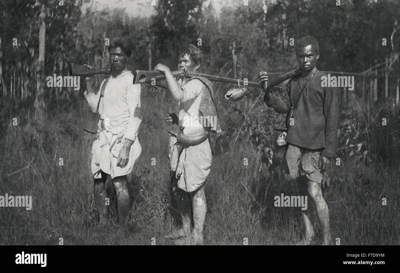 Three Siamese Hunters dressed to meet the thorns of the jungle, circa 1900 Stock Photo