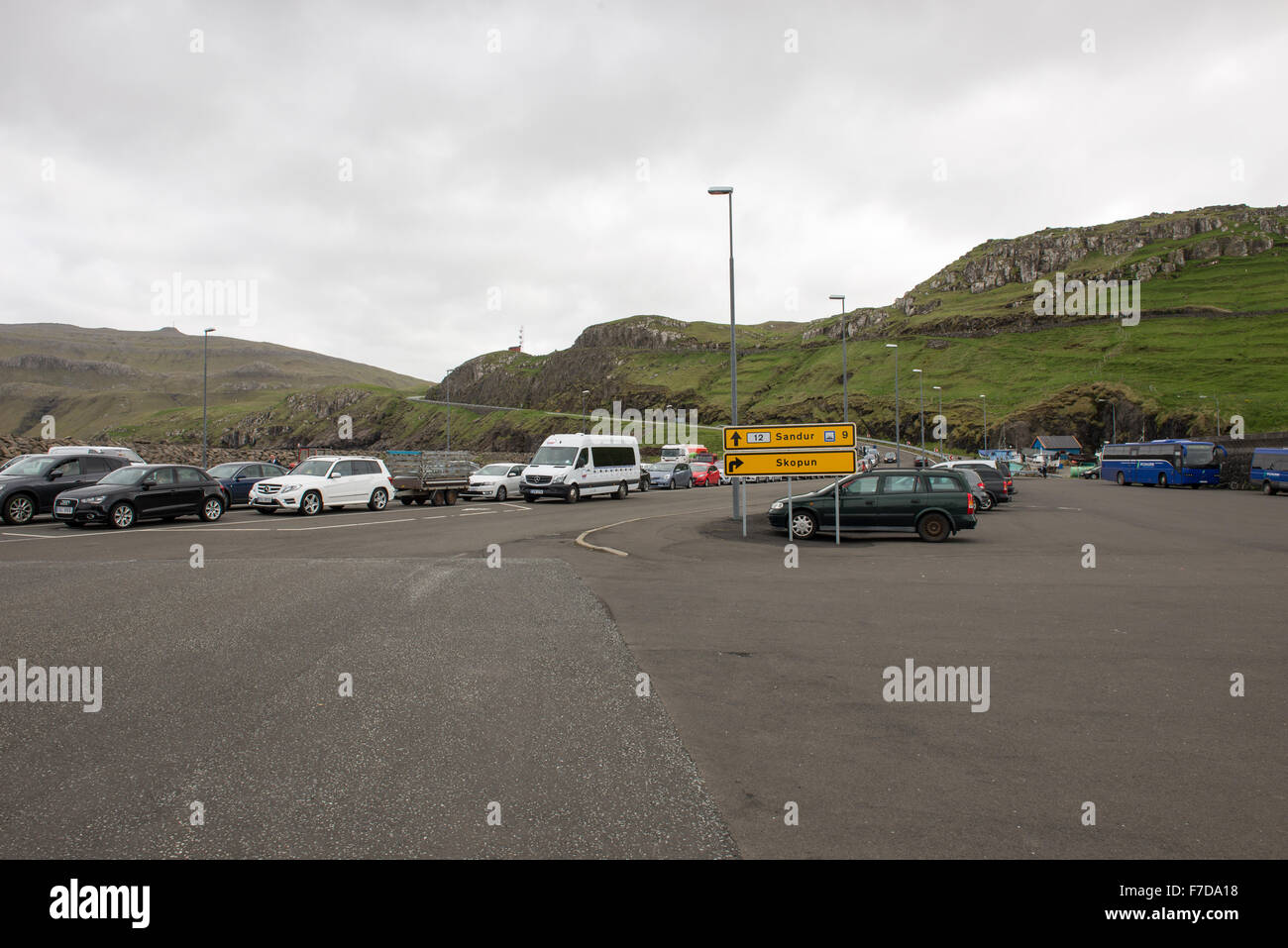 Cars waiting for the ferry in the harbor of Skopun Stock Photo