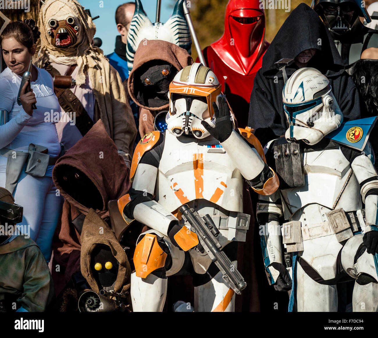 Barcelona, Spain. 29th November, 2015. Participants of the 9th Star Wars parade pose for a family photo in their costumes in front of Barcelona's Arc de Triomf Credit:  matthi/Alamy Live News Stock Photo