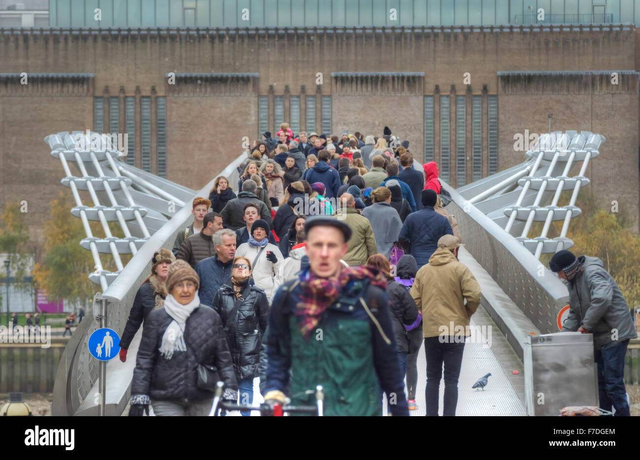 Millennium Bridge crowds on London on bridge Stock Photo