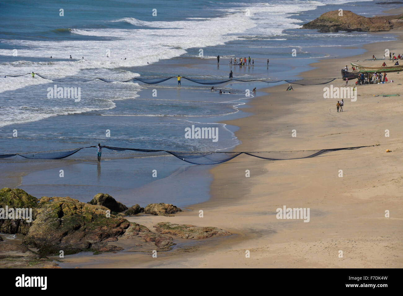 Fishermen hauling in nets, Cape Coast, Ghana Stock Photo