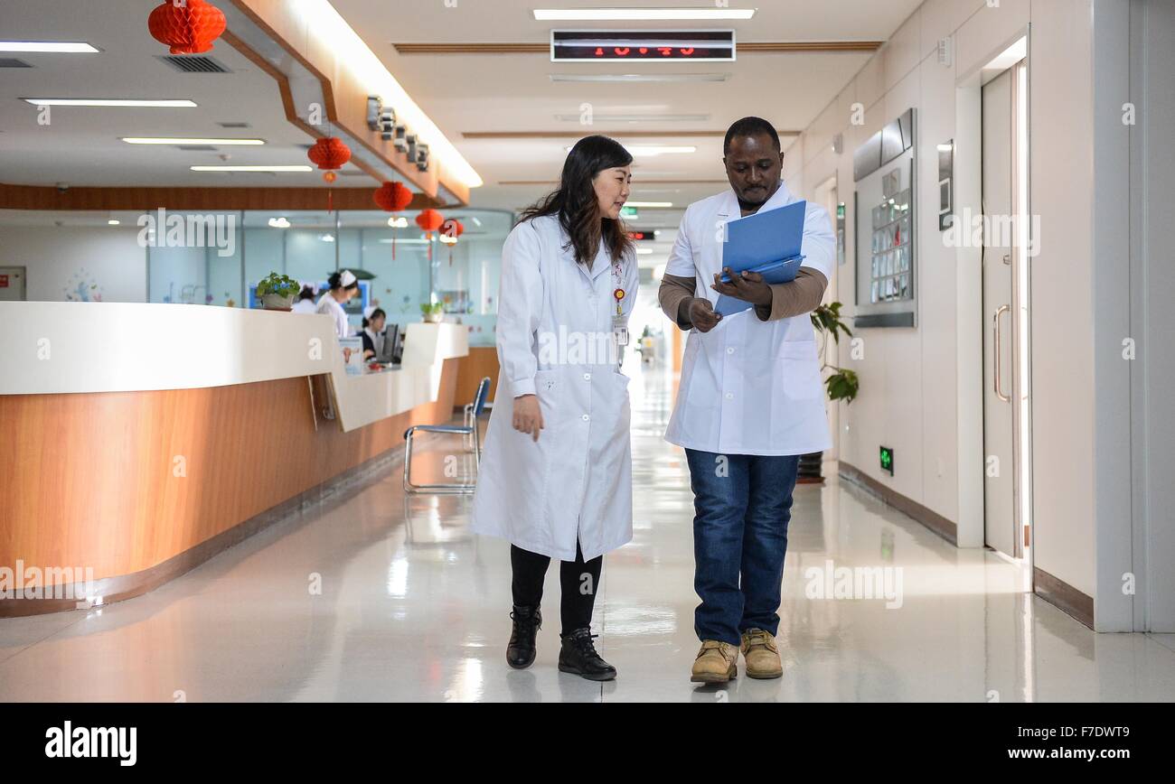 Changchun, China's Jilin Province. 27th Nov, 2015. Ramazani Nashiri (R), a medical student from Burundi, talks with his PhD Supervisor at the First Hospital of Jilin University in Changchun, capital of northeast China's Jilin Province, Nov. 27, 2015. Nashiri, 40, has lived in China for nine years to study gynecology and obstetrics. He now is a PhD student at the Norman Bethune Health Science Center of Jilin University. A total of 528 foreign students studied medicine at the center, most of whom come from Asia and African nations. © Wang Haofei/Xinhua/Alamy Live News Stock Photo