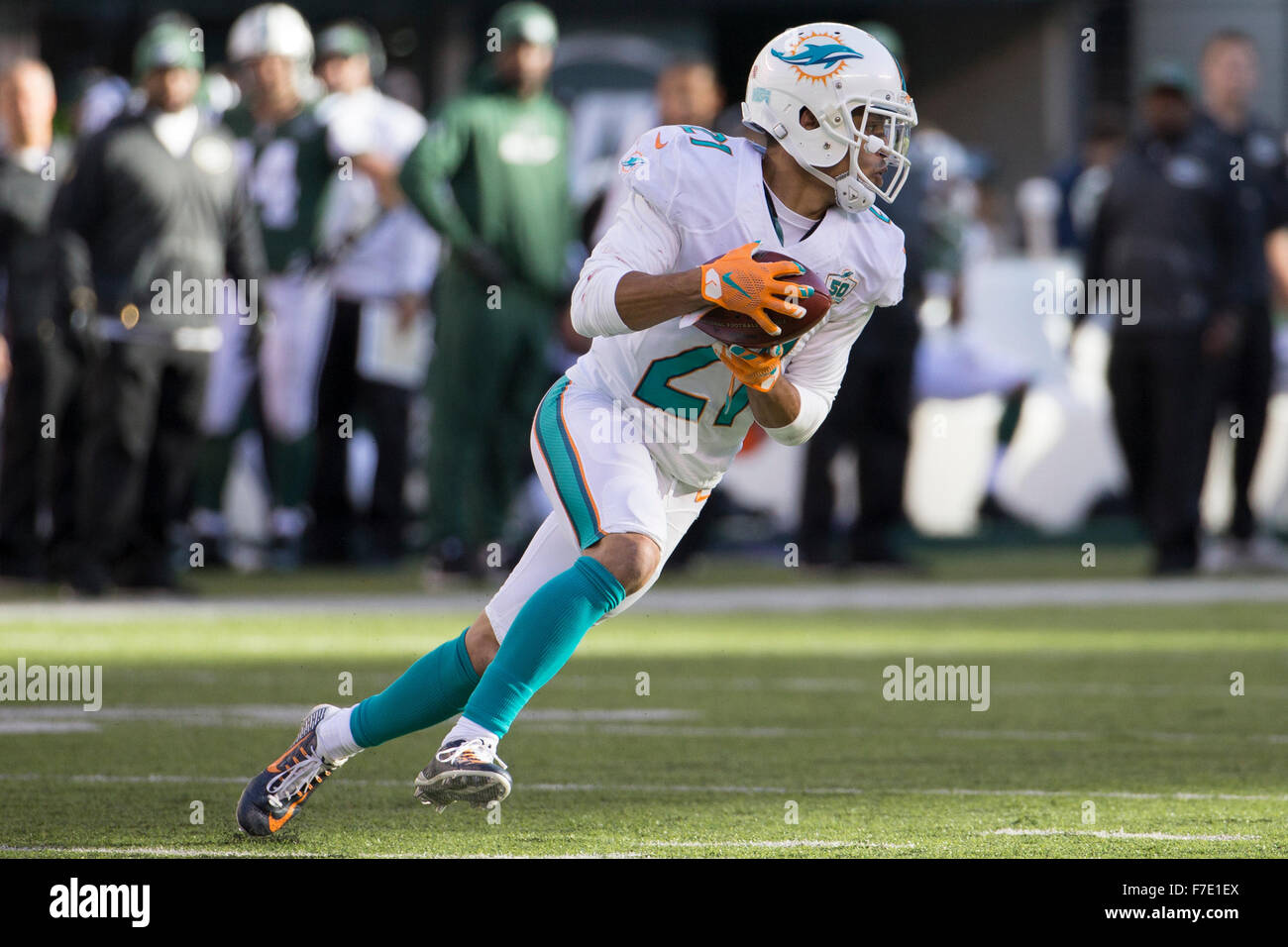 East Rutherford, New Jersey, USA. 29th Nov, 2015. Miami Dolphins cornerback  Brent Grimes (21) returns the kick during the NFL game between the Miami  Dolphins and the New York Jets at MetLife