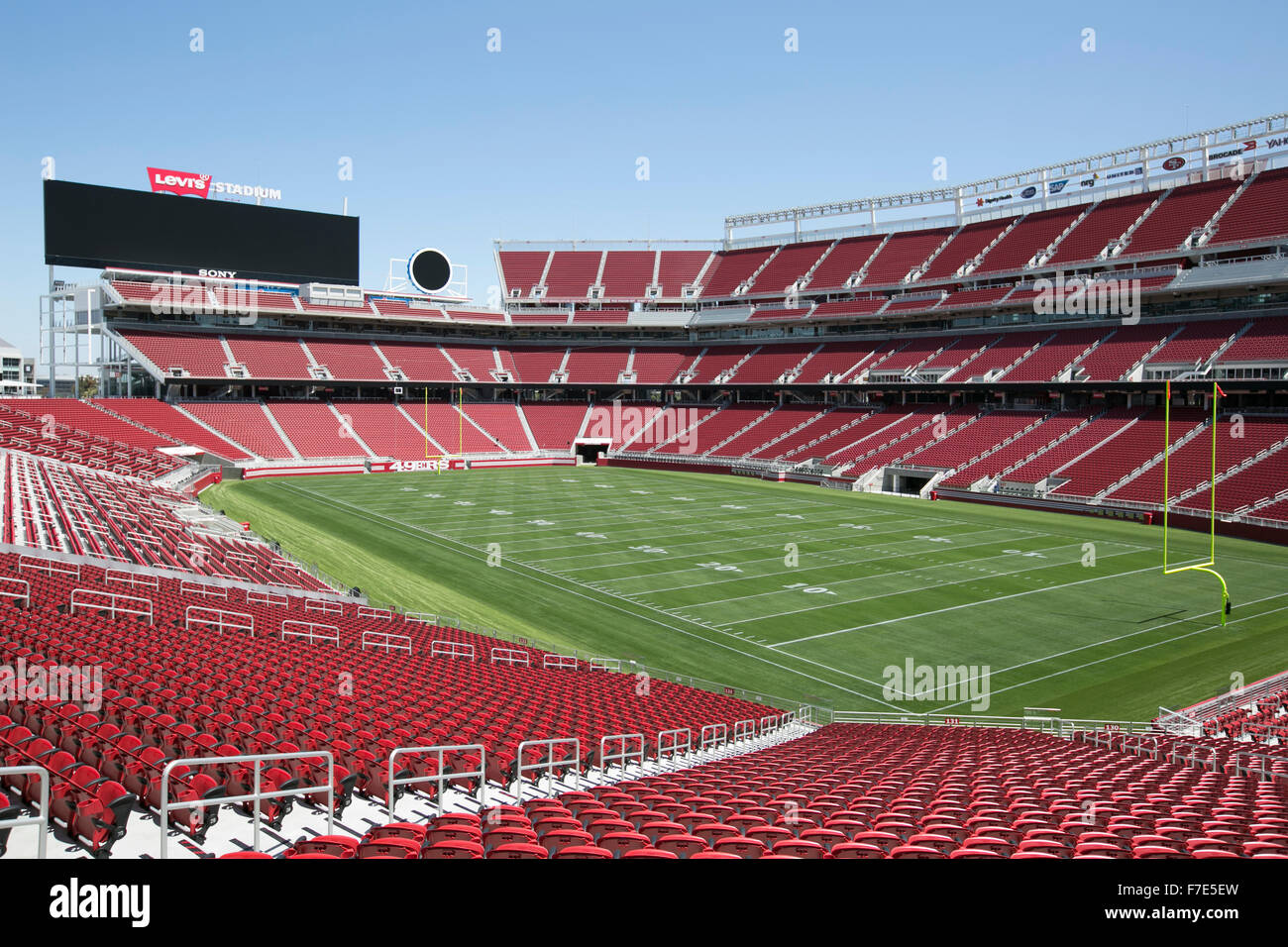 Levi's stadium football hi-res stock photography and images - Alamy