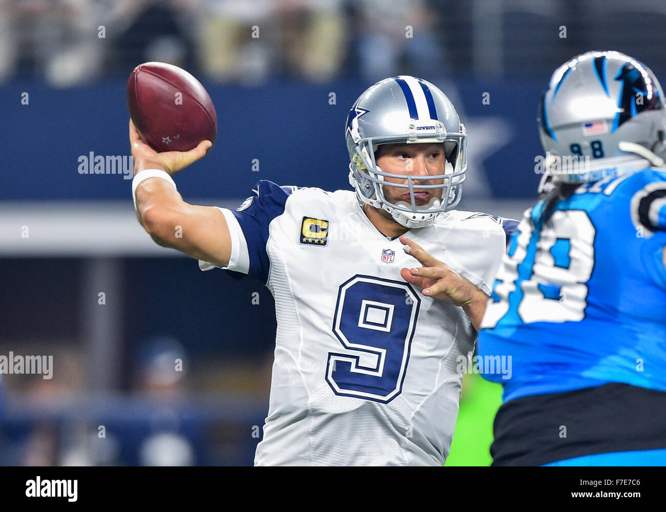 November 26th, 2015:.Dallas Cowboys quarterback Tony Romo (9) looks ...