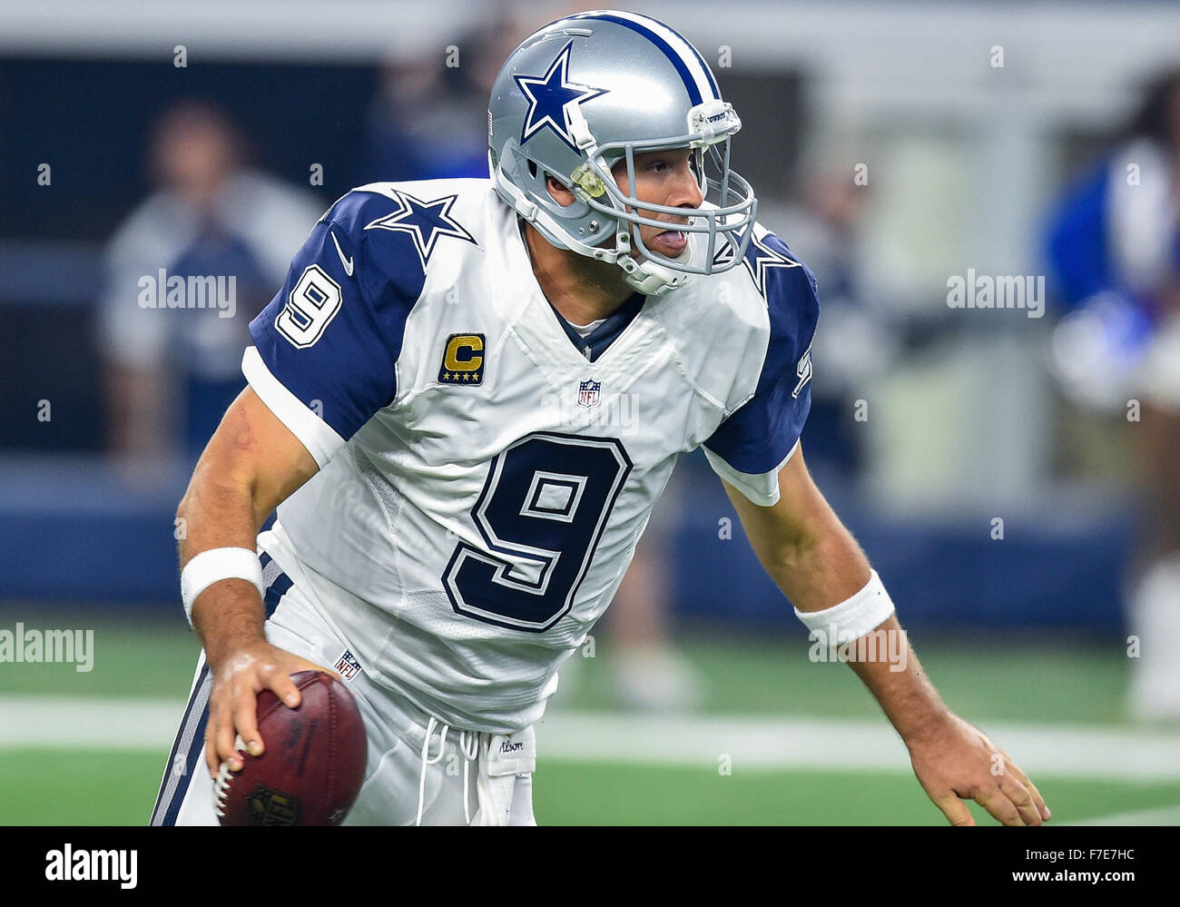 November 26th, 2015:.Dallas Cowboys quarterback Tony Romo (9) runs with ...