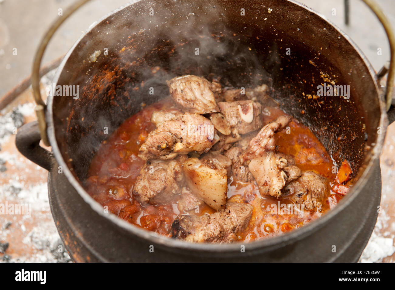 Potjie pot hi-res stock photography and images - Alamy