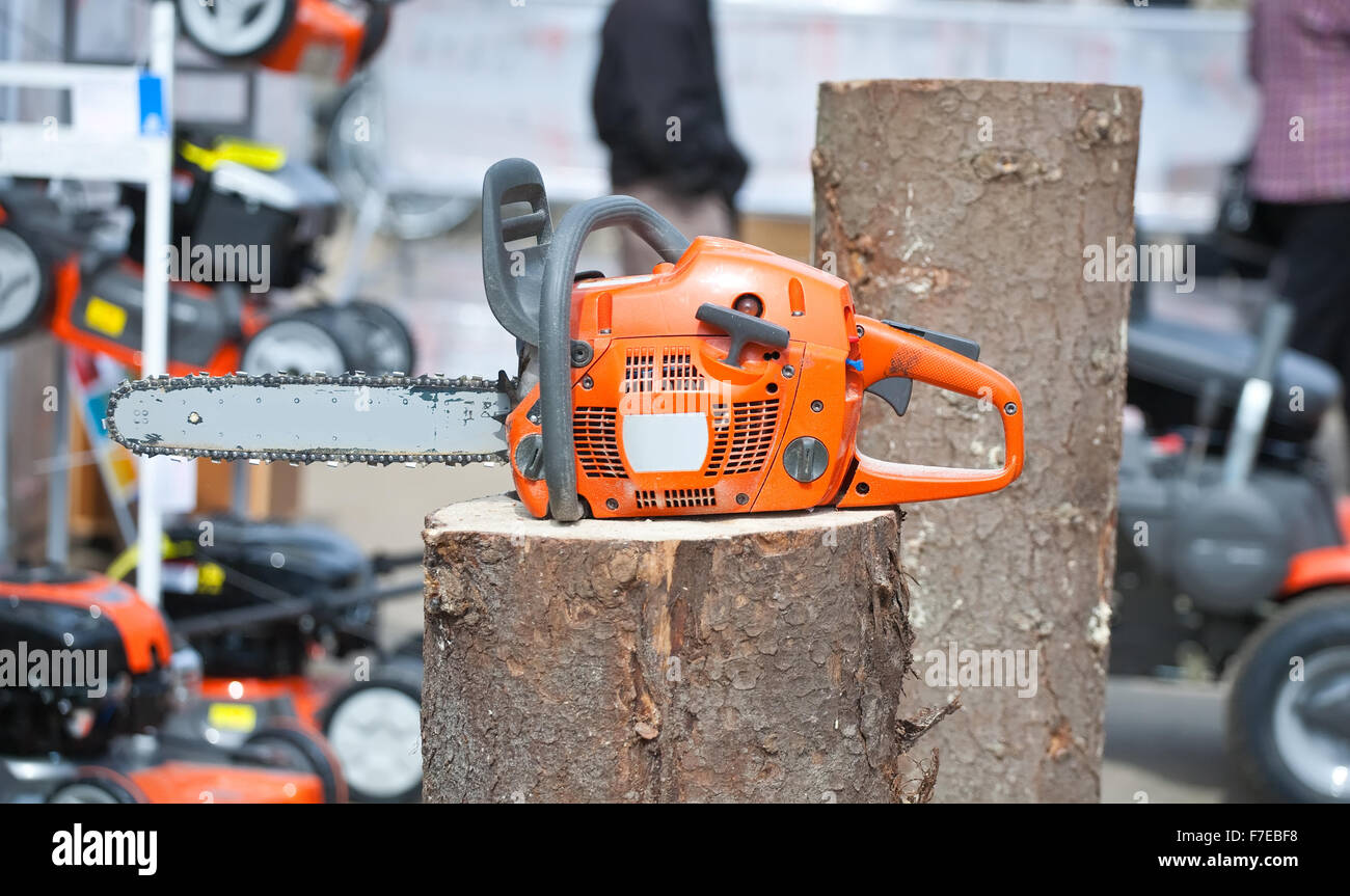 Chain saw on log hi-res stock photography and images - Alamy