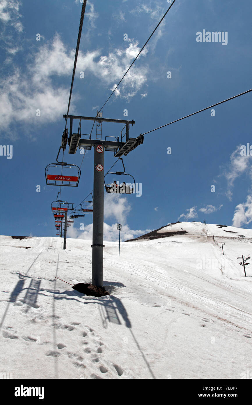Gondola lifts hi-res stock photography and images - Alamy
