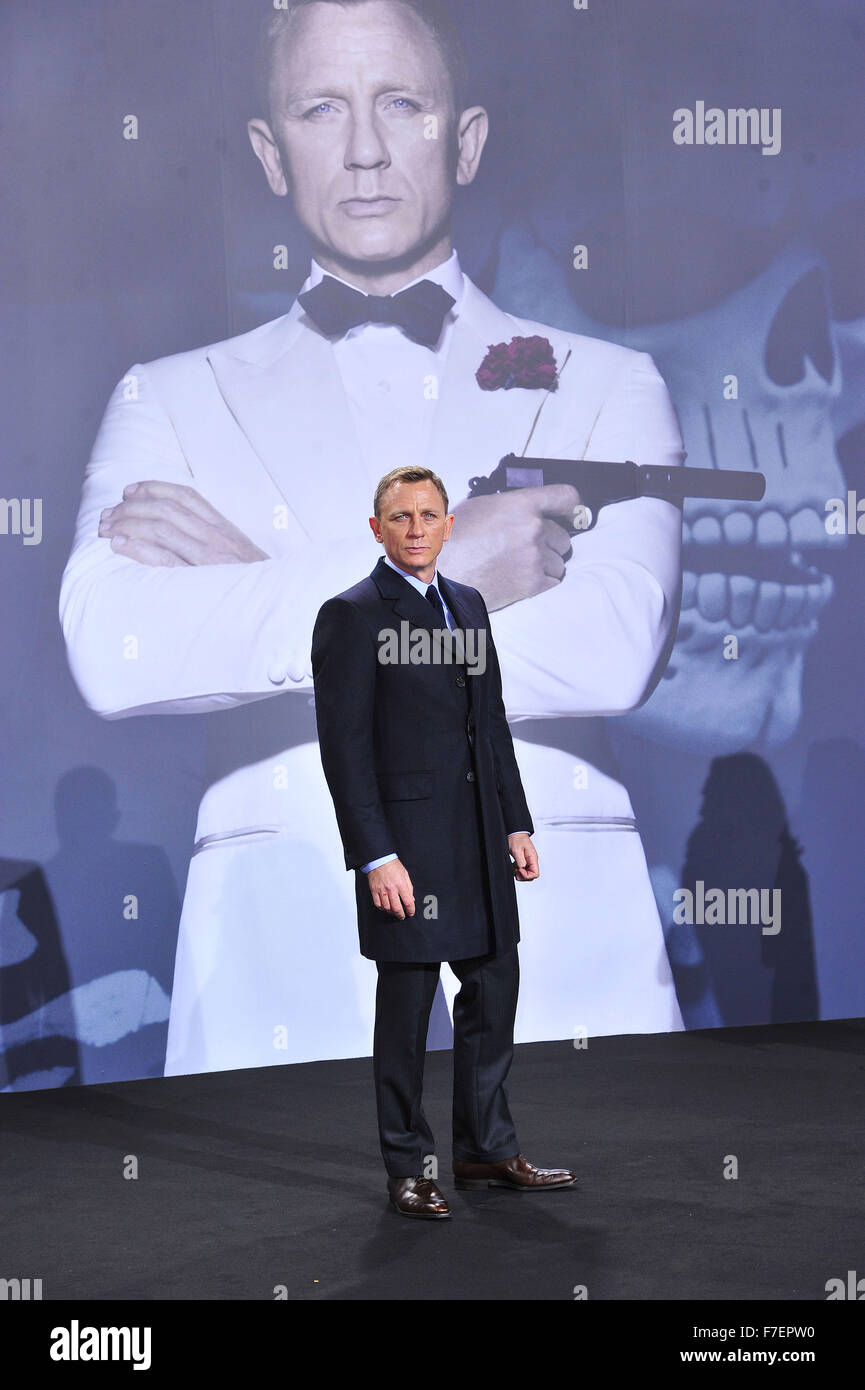 James Bond Spectre Premiere Berlin Featuring: Daniel Craig Where: Berlin, Germany 28 Oct 2015 Stock Photo - Alamy