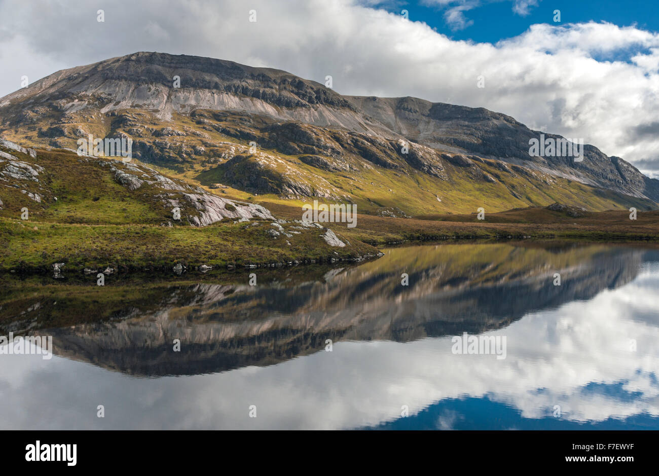 Arkle reflected in Loch a' Cham Altain Stock Photo - Alamy