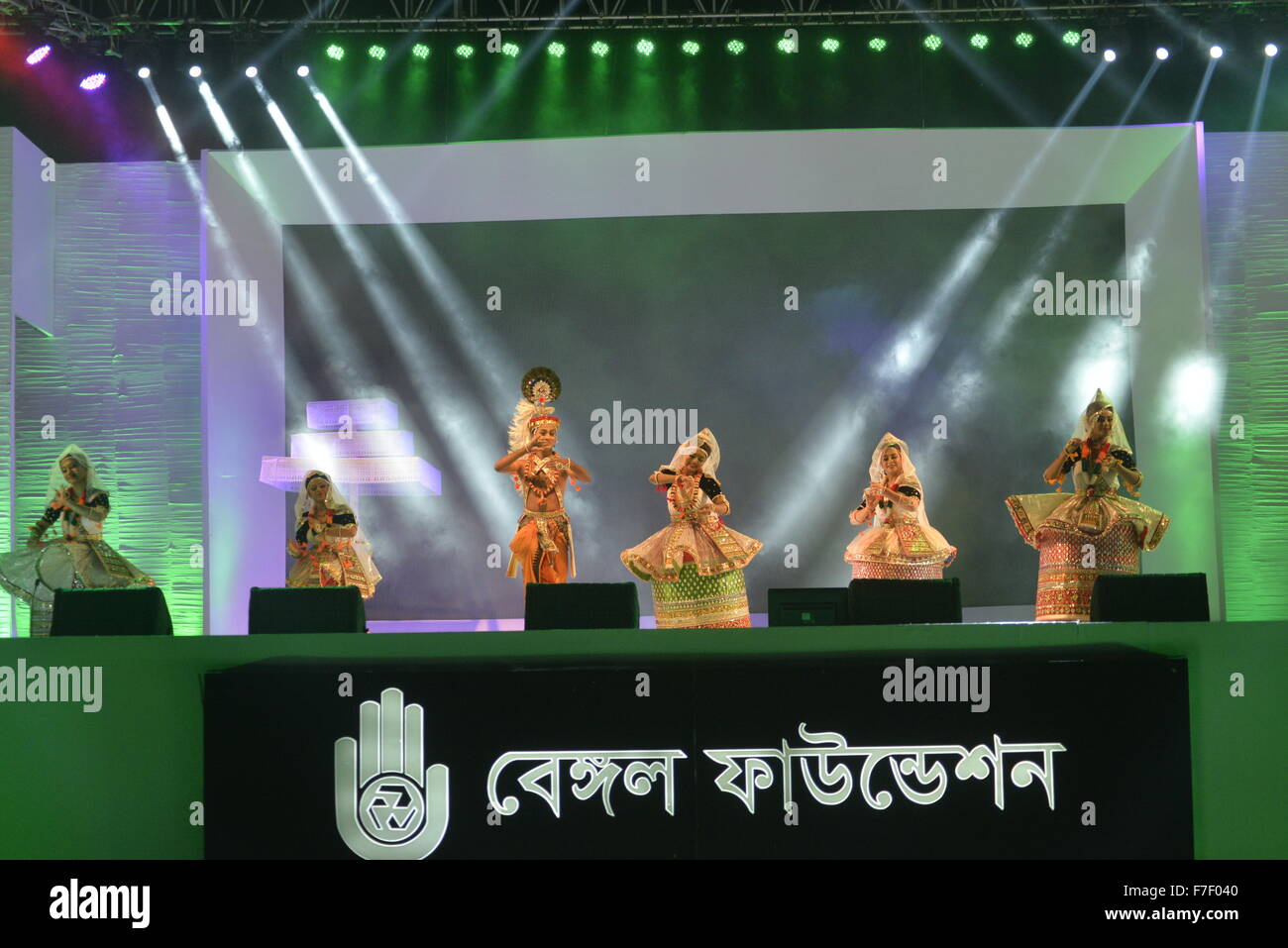 Dhaka, Bangladesh. 29th November, 2015. Bangladeshi artists performs