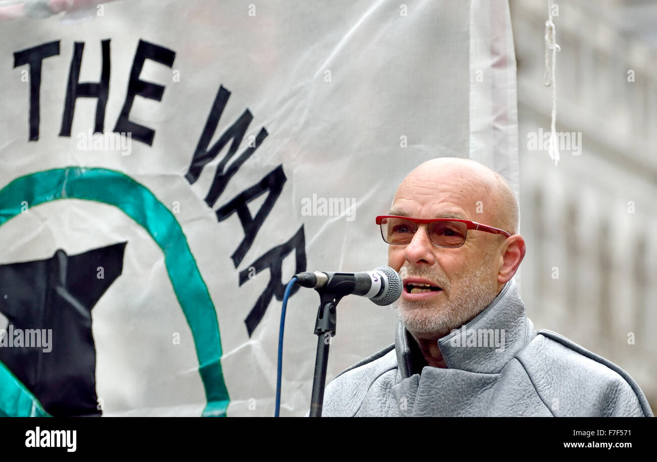 Musician Brian Eno speaking at the Don't Bomb Syria protest outside Downing Street, London, 28th November 2015 Stock Photo