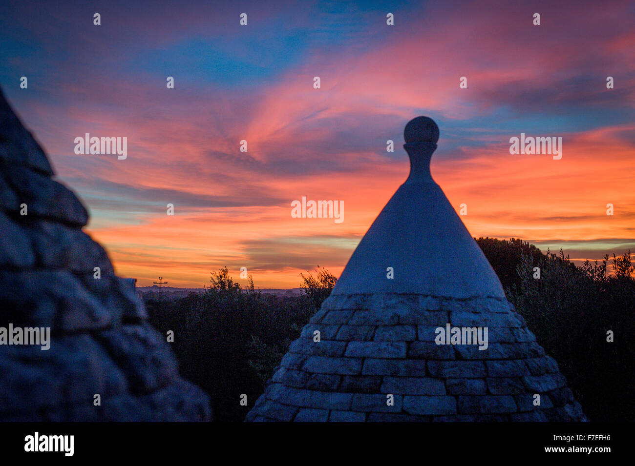 Traditional Trulli house in Puglia, Italy Stock Photo Alamy