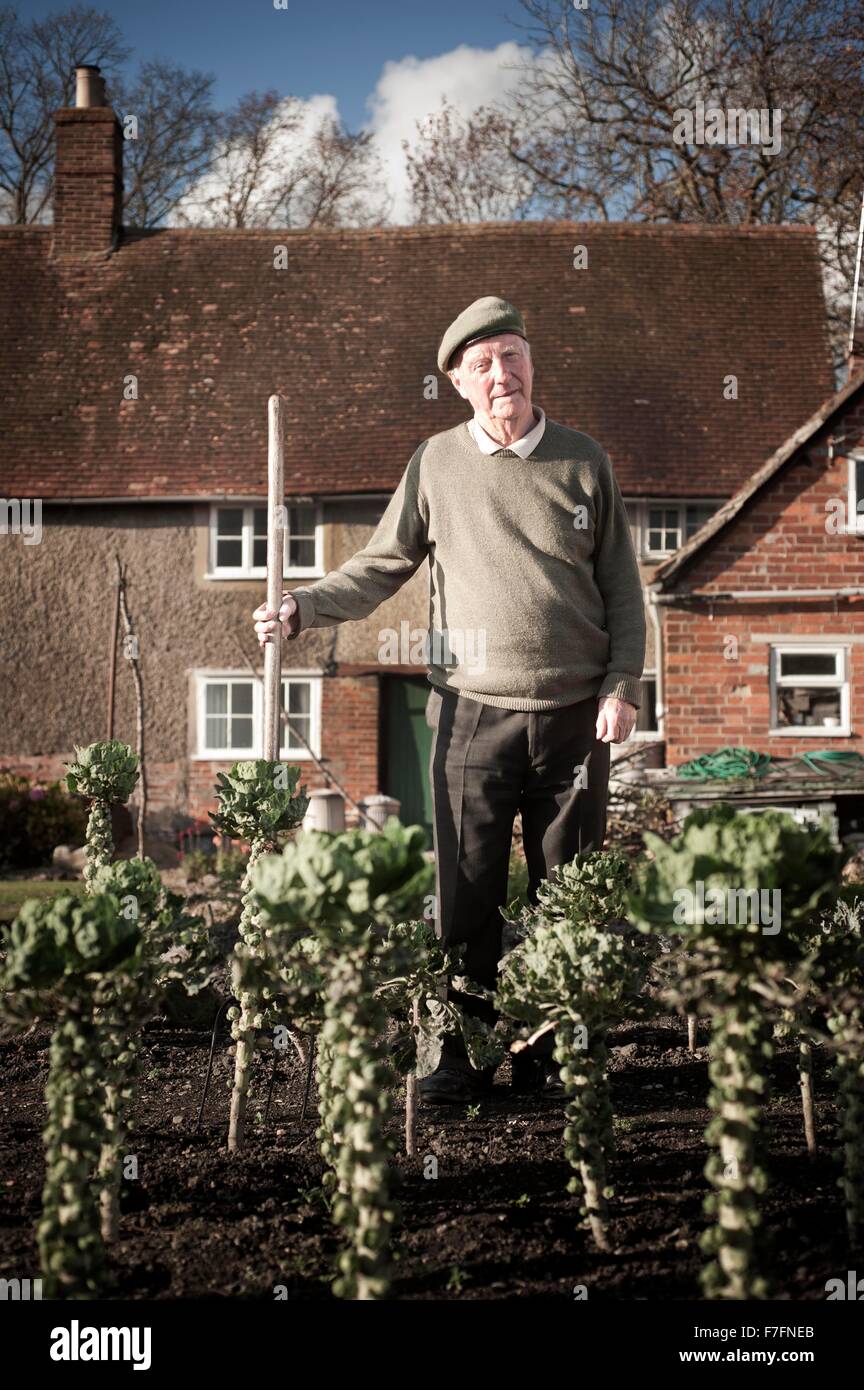 Old man gardening hi-res stock photography and images - Alamy