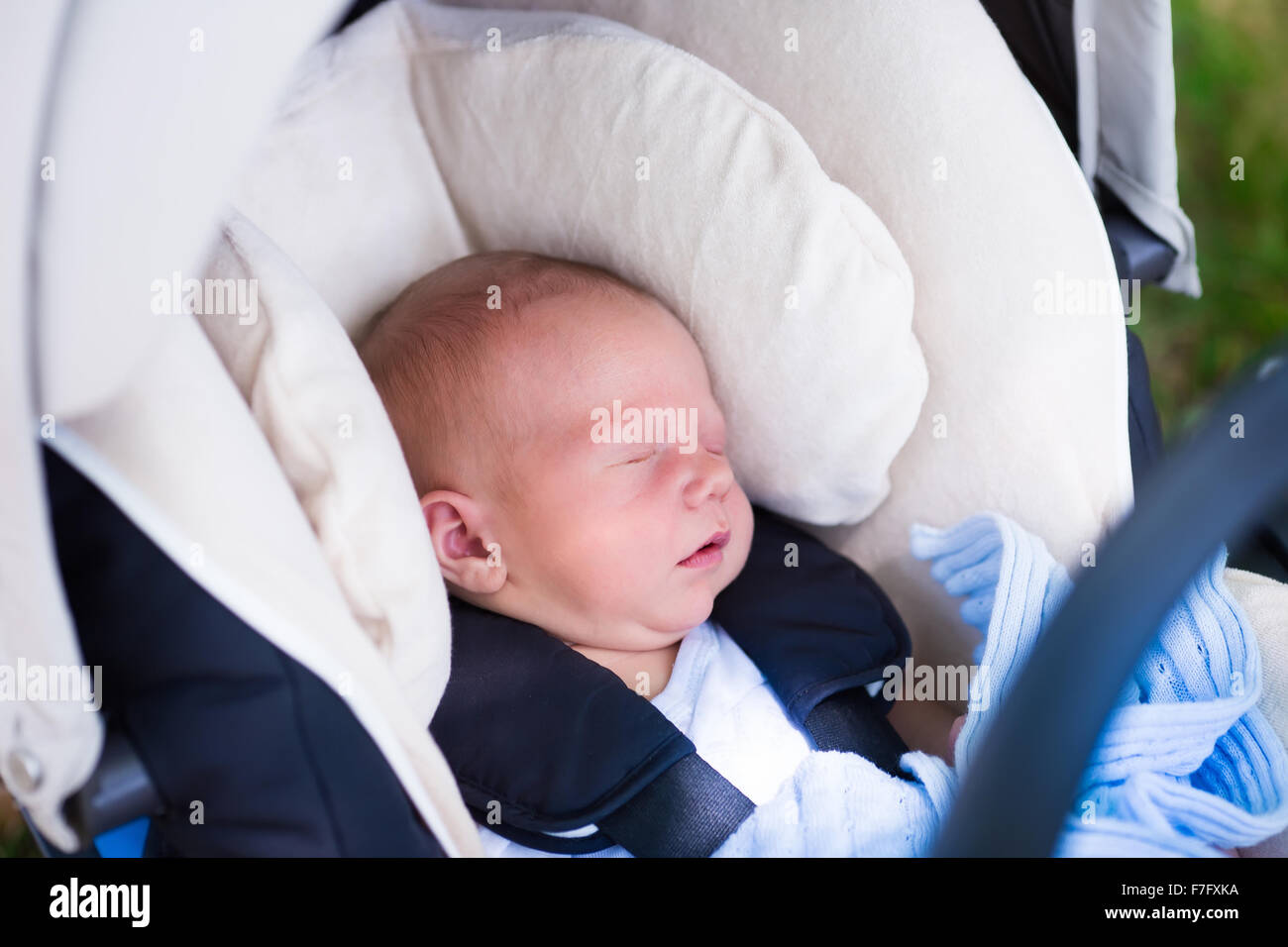car seat for newborn baby boy