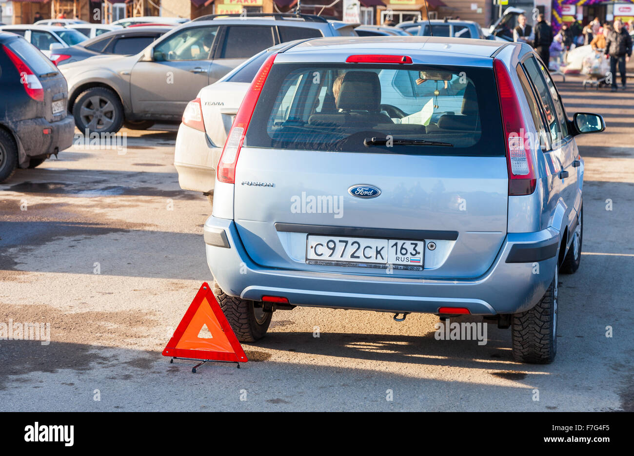 Two vehicle accident at superstore entrance Stock Photo