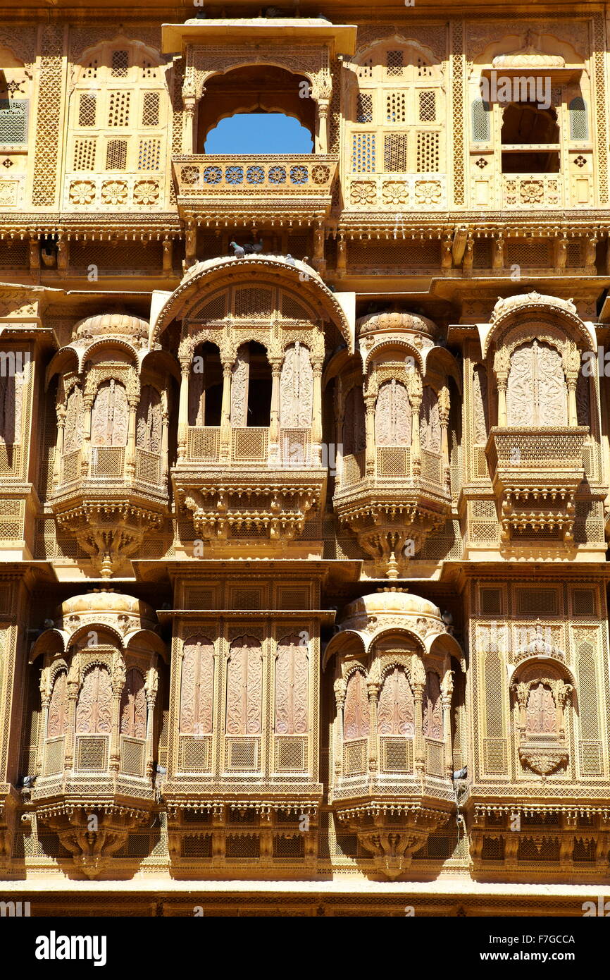 Jaisalmer - decorated carvings of facade in old haveli (mansion), Jaisalmer, Rajasthan, India Stock Photo