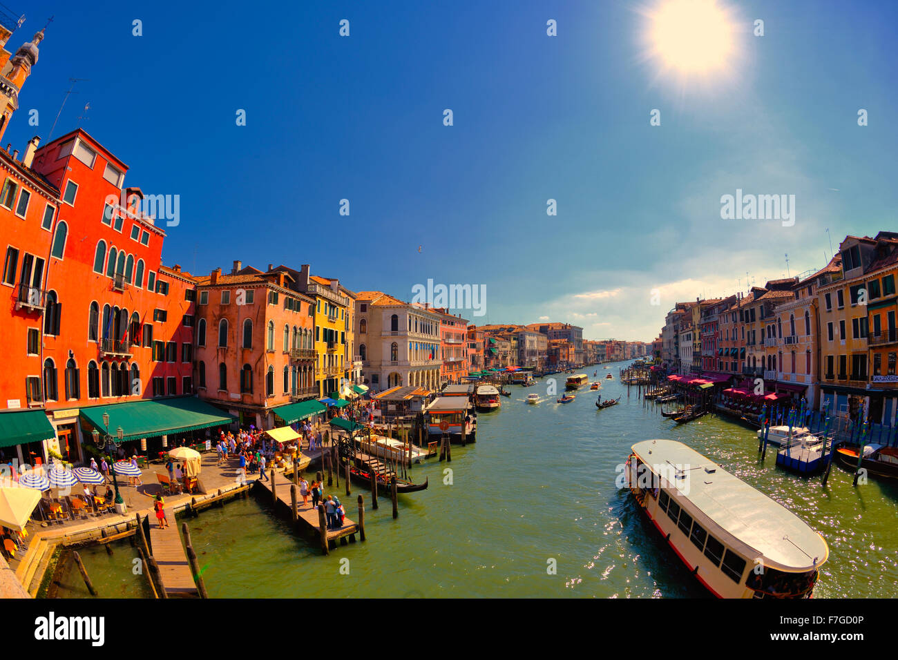 Gorgeous view of the Grand Canal and Basilica Santa Maria della Salute ...