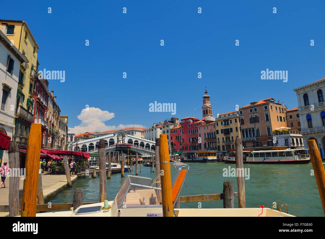 Gorgeous view of the Grand Canal and Basilica Santa Maria della Salute ...