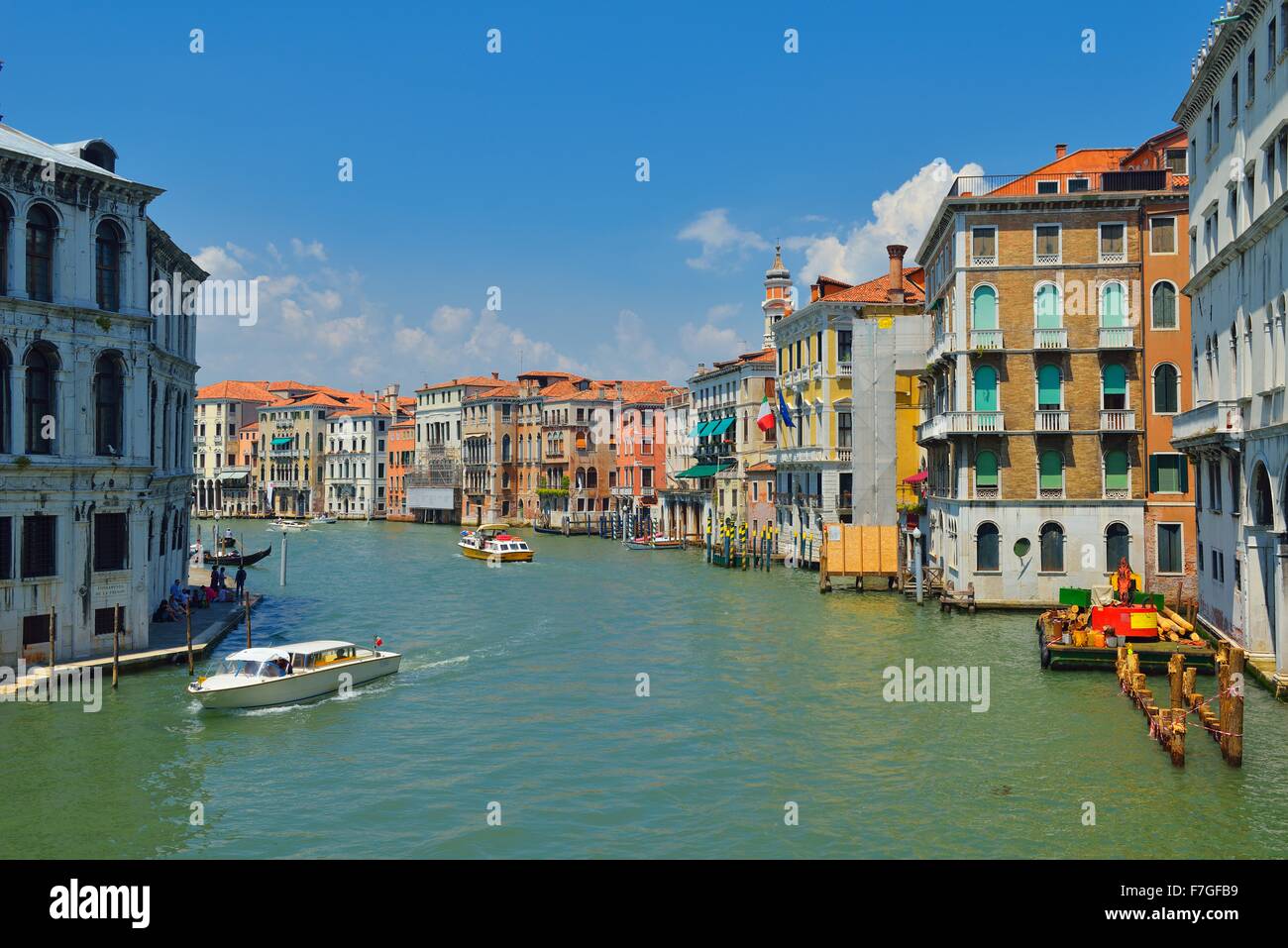 Gorgeous view of the Grand Canal and Basilica Santa Maria della Salute ...