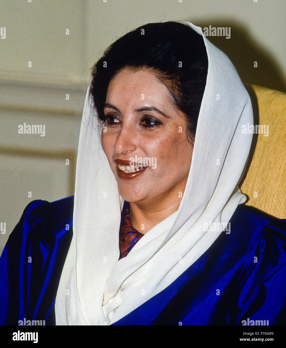 Washington, DC. USA, 11th April, 1995 Prime Minister Benazir Bhutto of Pakistan during photo opportunity in the Oval Office of the White House during her meeting with President William Clinton.  Credit: Mark Reinstein Stock Photo