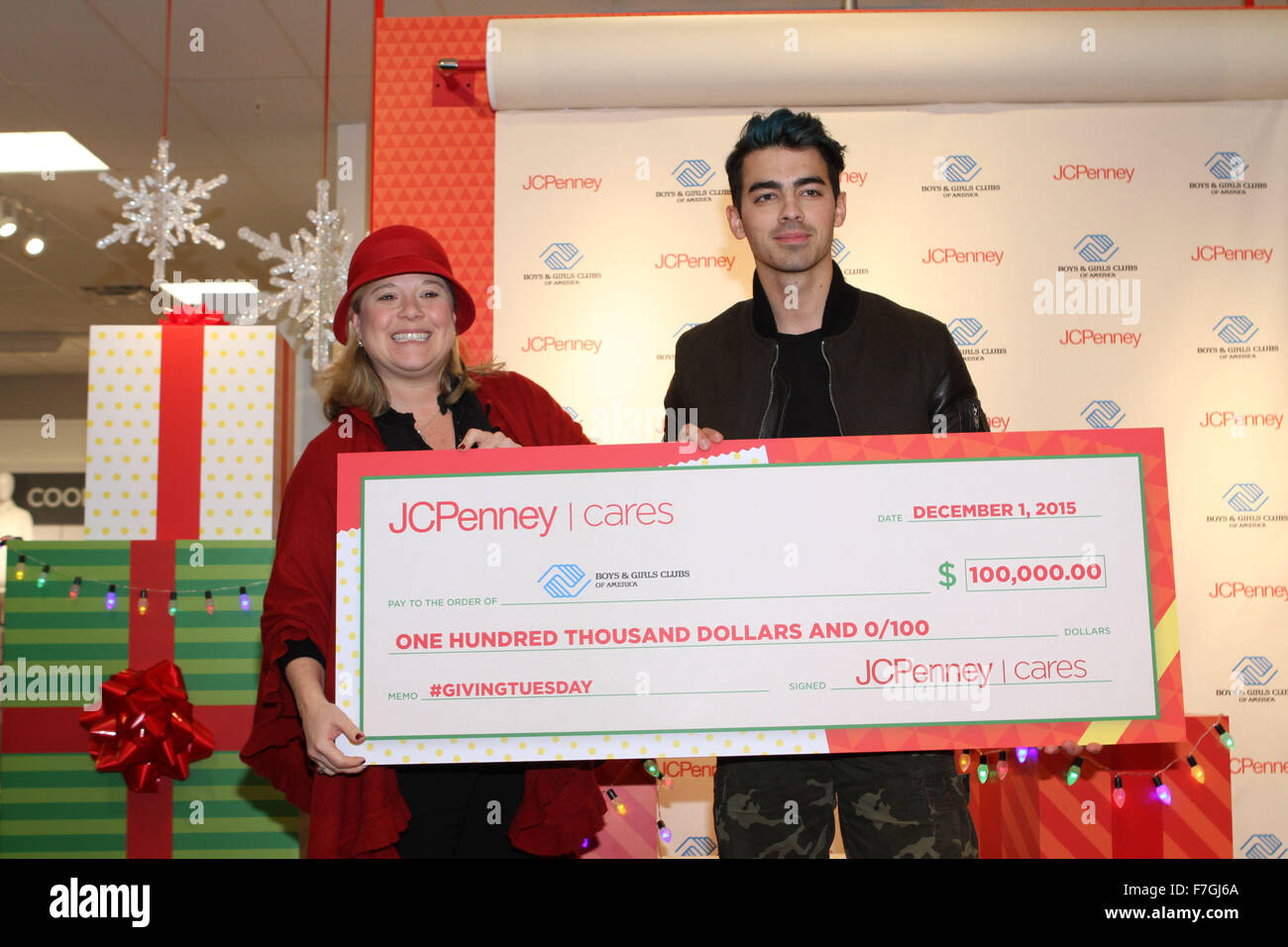 New York, New York, USA. 30th Nov, 2015. Joe Jonas goes shopping with kids from Queens Boys and Girls club to promote this year's #Giving Tuesday.Amy Hunnewell Boys and Girls Club of America, Joe Jonas Credit:  Bruce Cotler/Globe Photos/ZUMA Wire/Alamy Live News Stock Photo