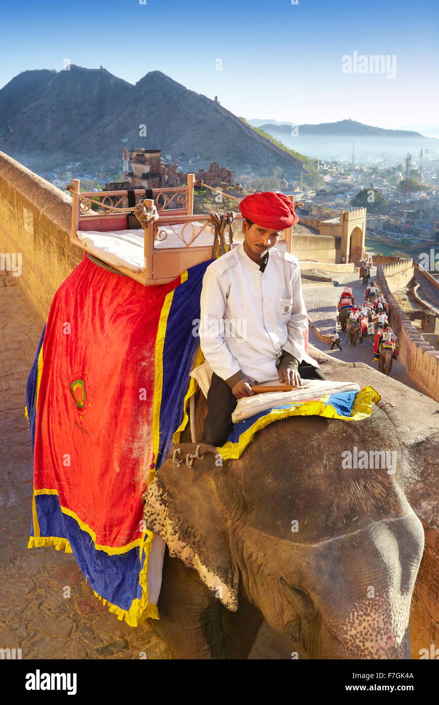 Portrait of india mahout man and his elephant on the way to Amber Fort in Jaipur, Rajasthan, India Stock Photo