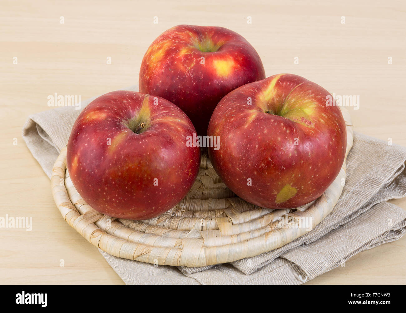Bright fresh Red apples on the wood background Stock Photo - Alamy