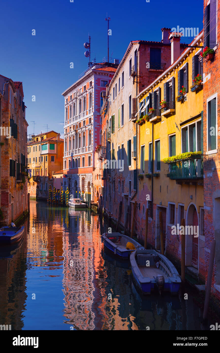 Gorgeous view of the Grand Canal and Basilica Santa Maria della Salute ...